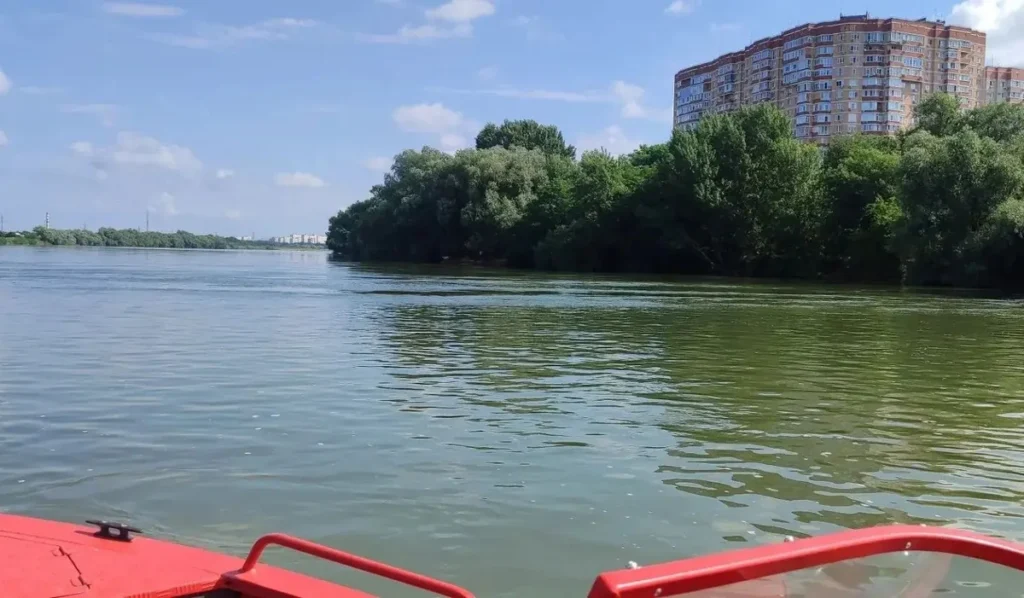 Мужчину, прыгнувшего в реку Кубань в Краснодаре, искали почти двое суток