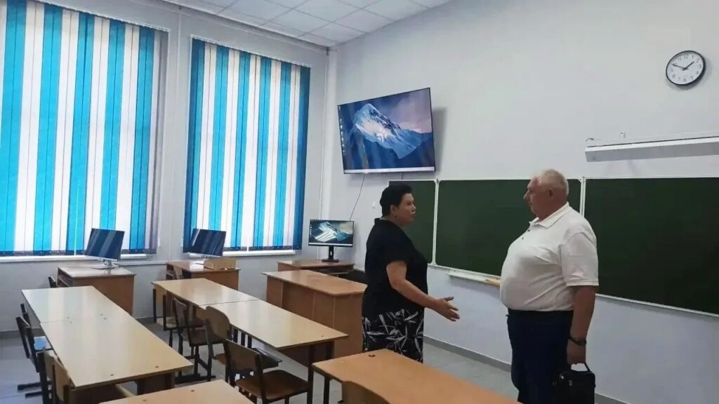 Владимир Зюзин проконтролировал ход ремонтных работ в школе Усть-Лабинска