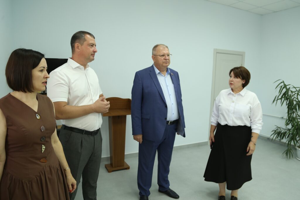 Владимир Решетняк поздравил учеников СОШ №1 г. Абинска с Днем знаний