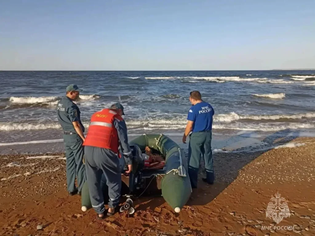 Шторм в Азовском море унес жизни двух отдыхающих в Крыму