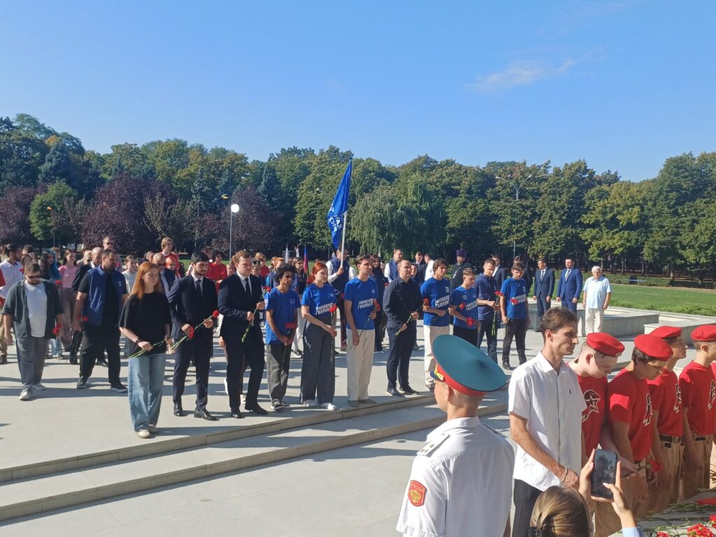 Молодогвардейцы Краснодара почтили память жертв терроризма