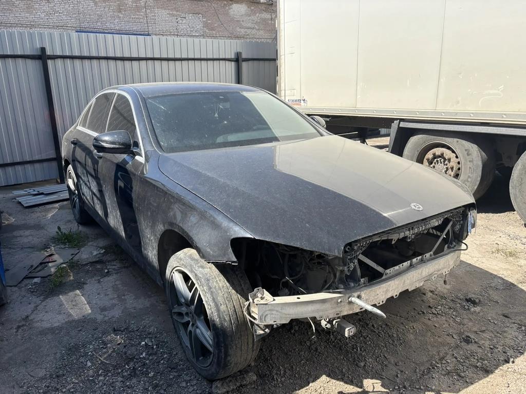 MERCEDES-BENZ E 200