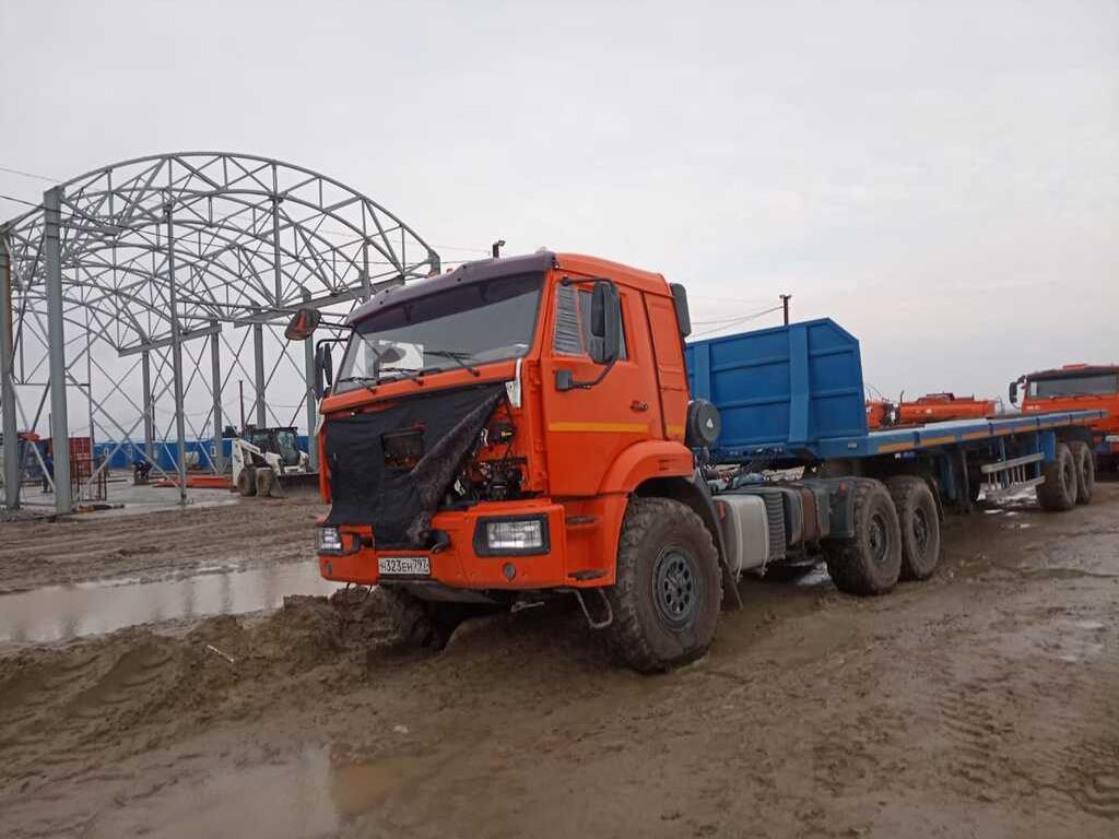 КАМАЗ 53504-50; специализированный, седельный тягач для буксировки полуприцепов для перевозки опасных грузов