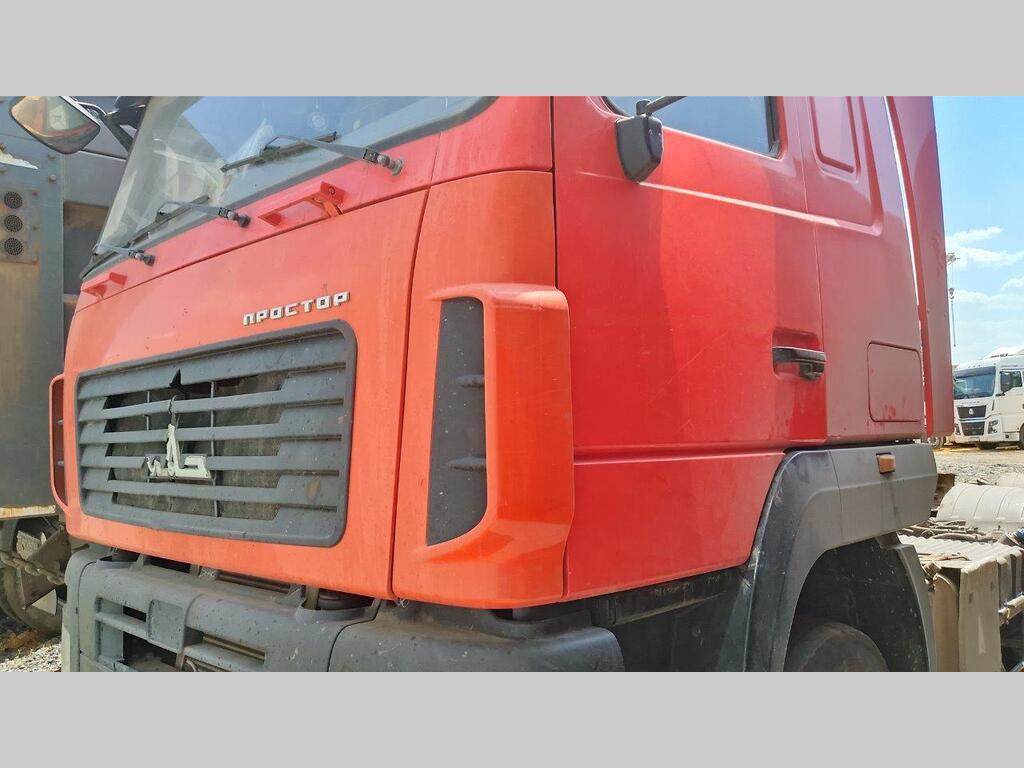 643028