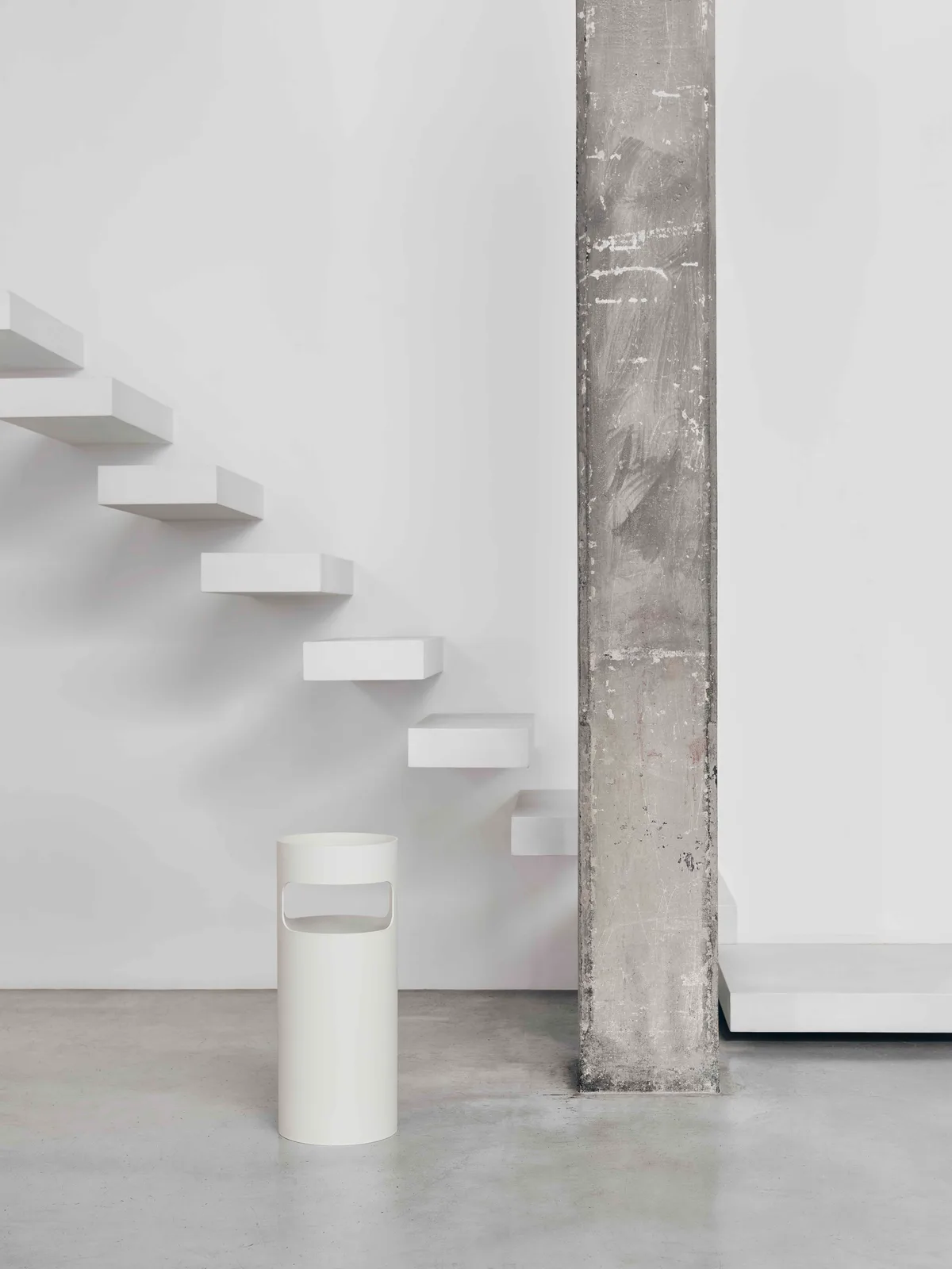 Kartell Portaombrelli — модель в интерьере — изображение 2