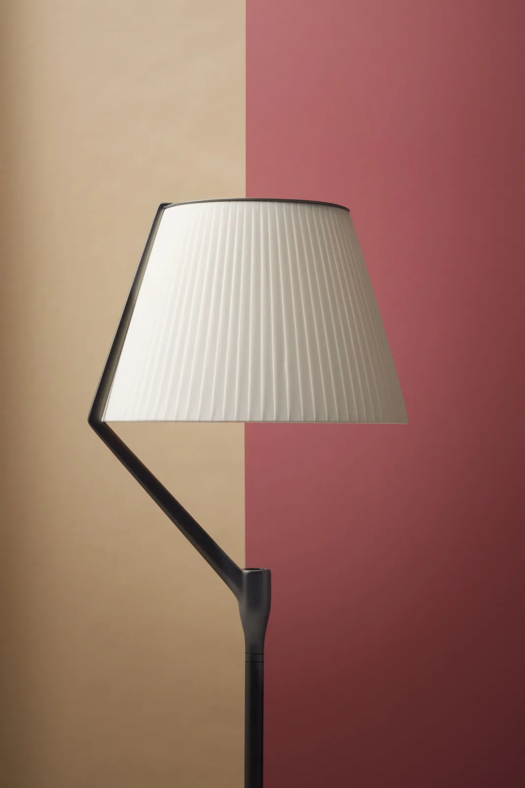 Kartell Angelo stone — модель в интерьере — изображение 7