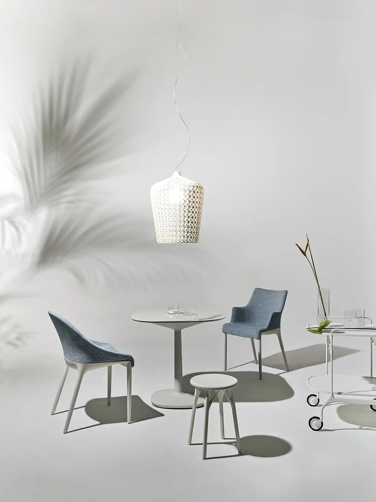 Kartell A.I. Stool Light — модель в интерьере — изображение 1