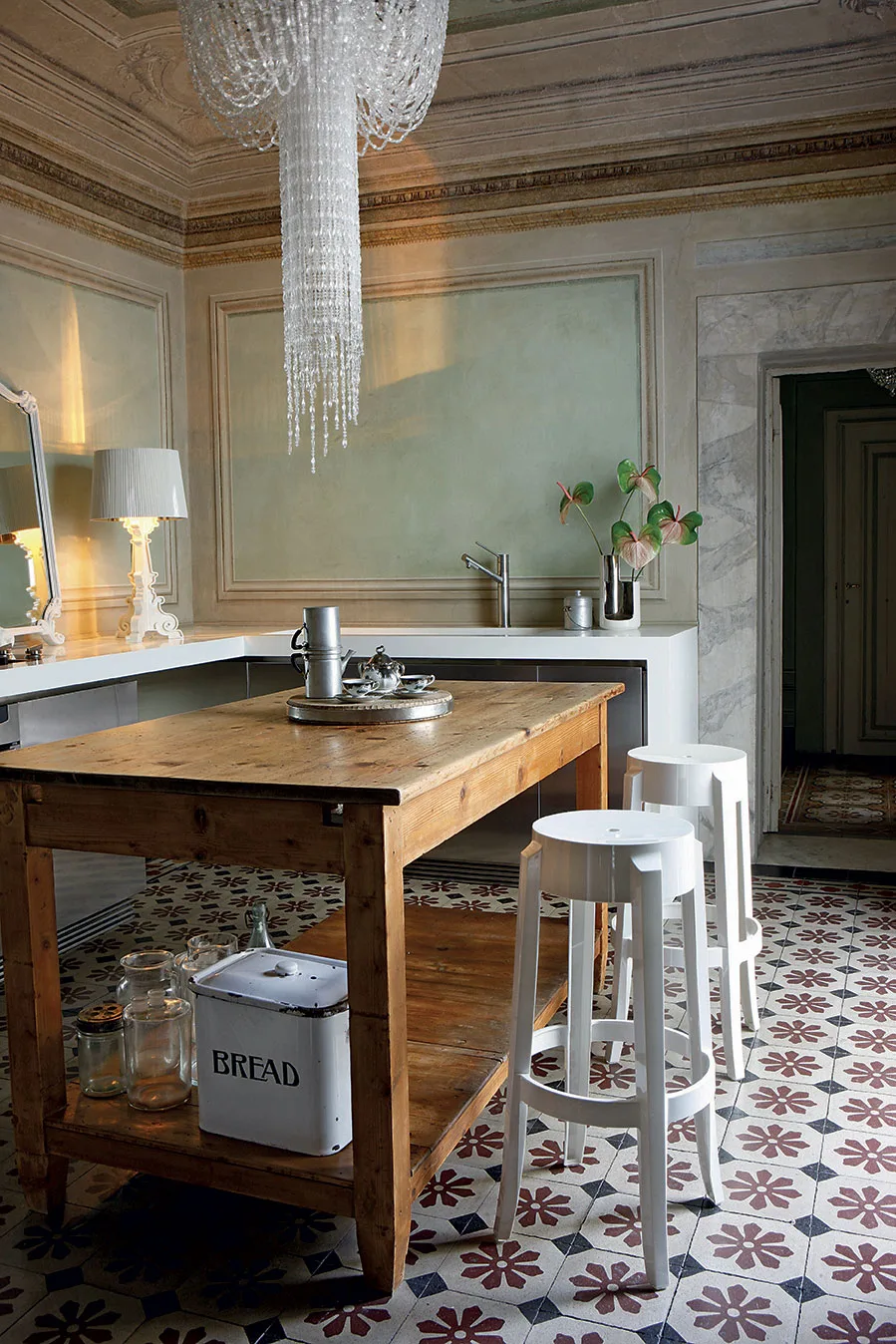Kartell Charles Ghost — модель в интерьере — изображение 1