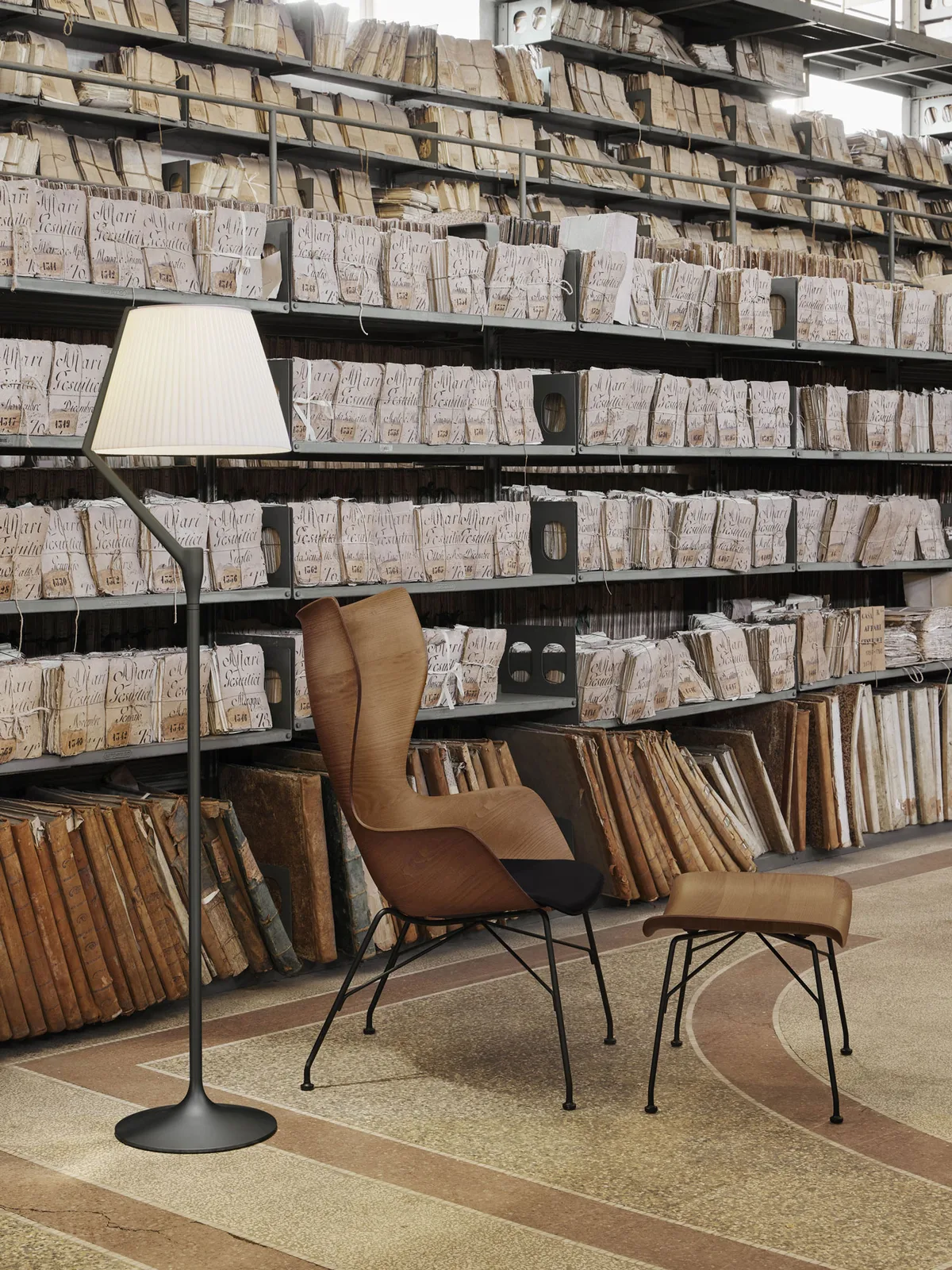 Kartell Angelo stone — модель в интерьере — изображение 1