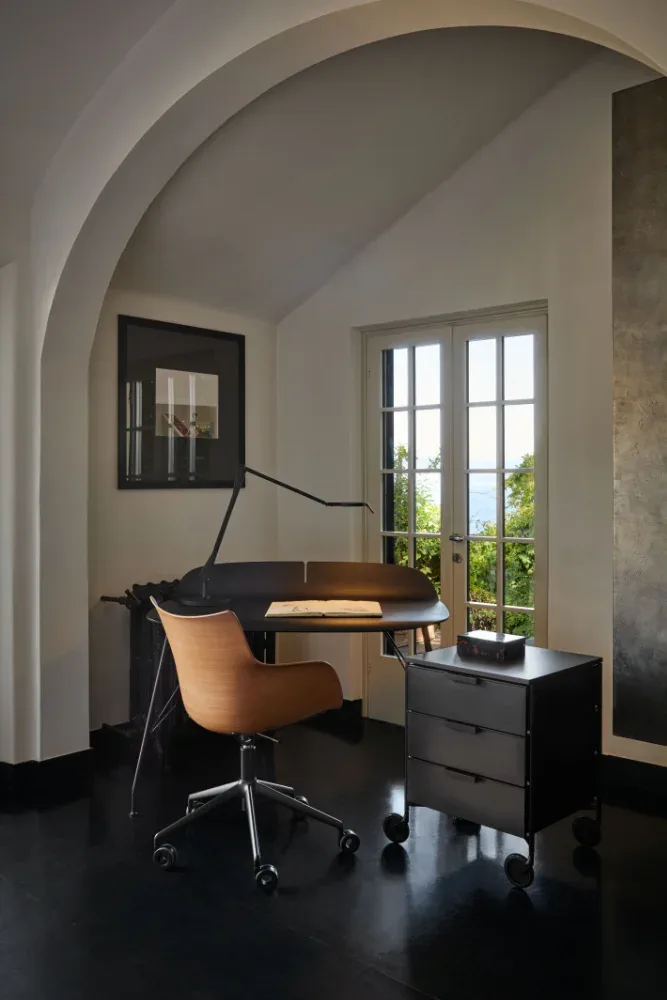 Kartell Wood — модель в интерьере — изображение 4