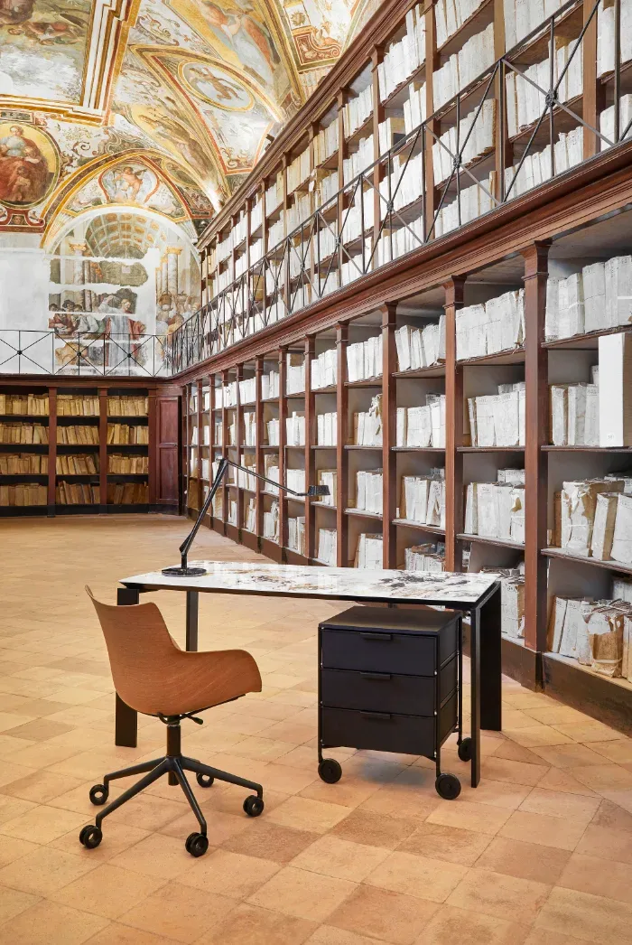 Kartell Wood — модель в интерьере — изображение 1