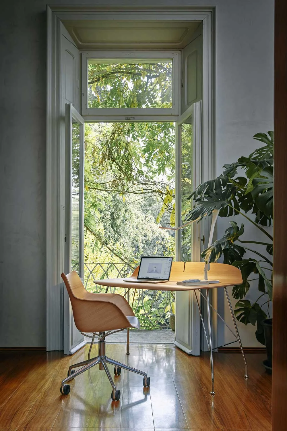Kartell Earl of Wood — модель в интерьере — изображение 4