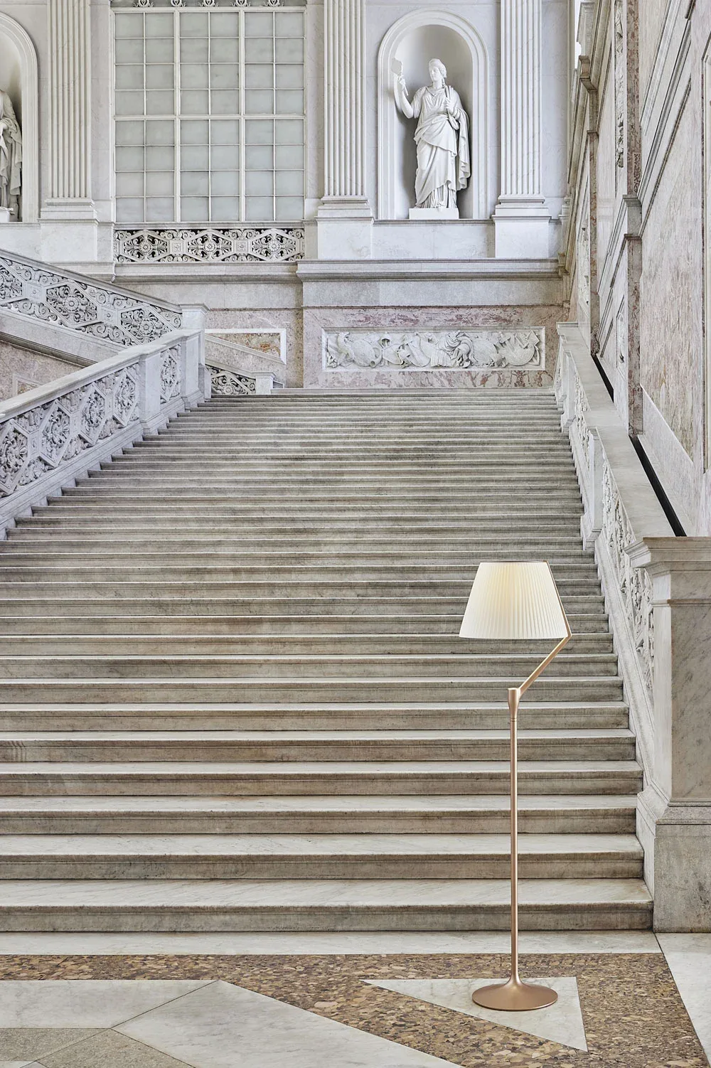 Kartell Angelo stone — модель в интерьере — изображение 2