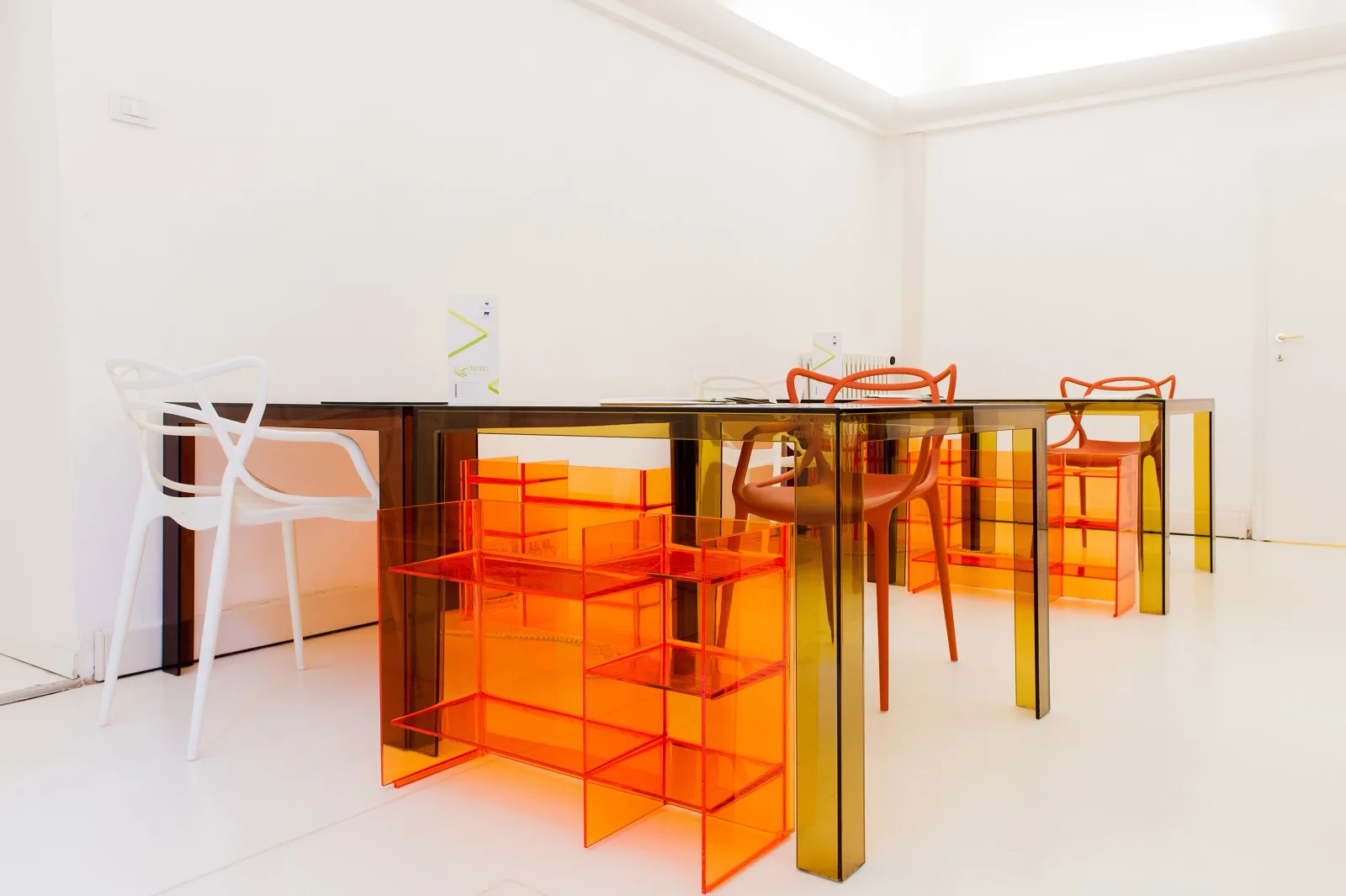Kartell Invisible — модель в интерьере — изображение 5