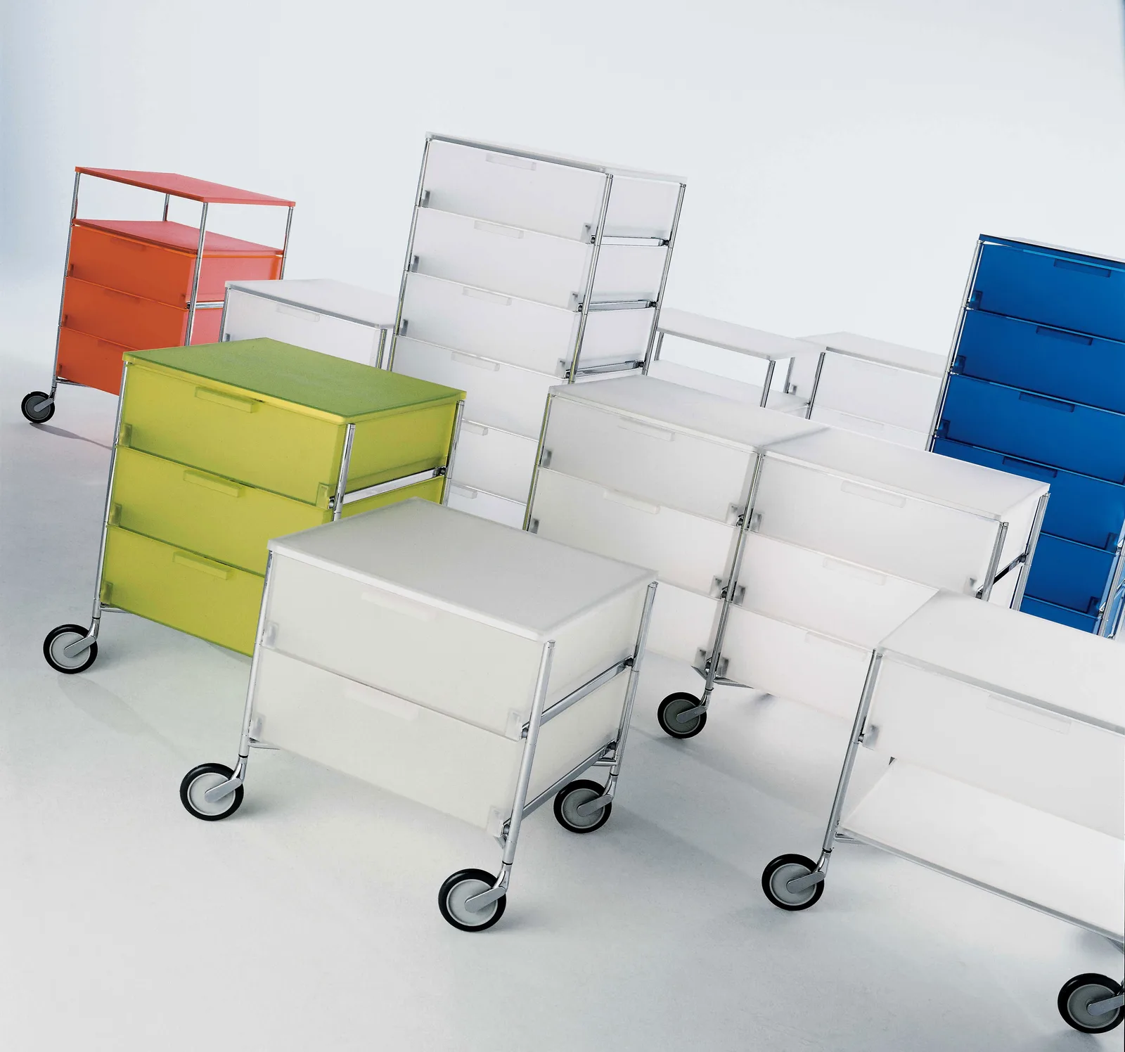 Kartell Mobil — модель в интерьере — изображение 3