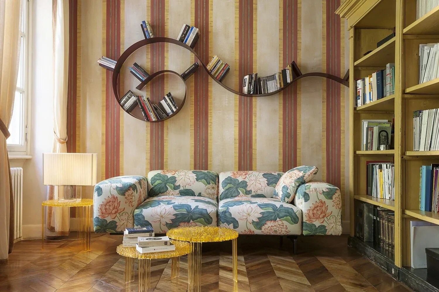 Kartell Bookworm — модель в интерьере — изображение 2