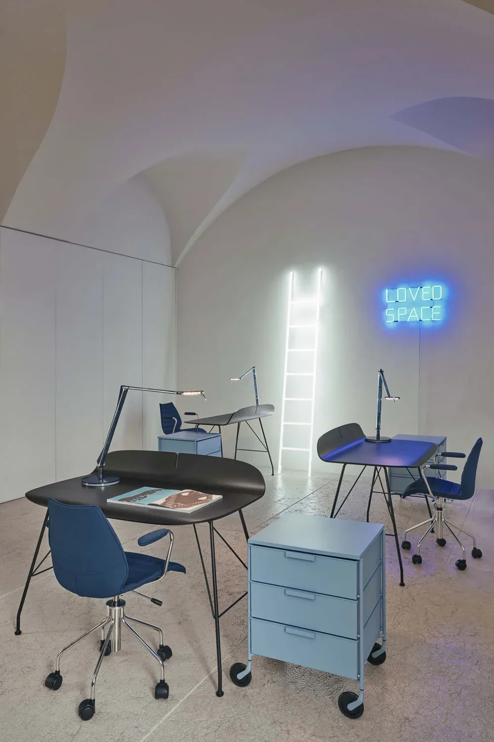 Kartell Mobil — модель в интерьере — изображение 8