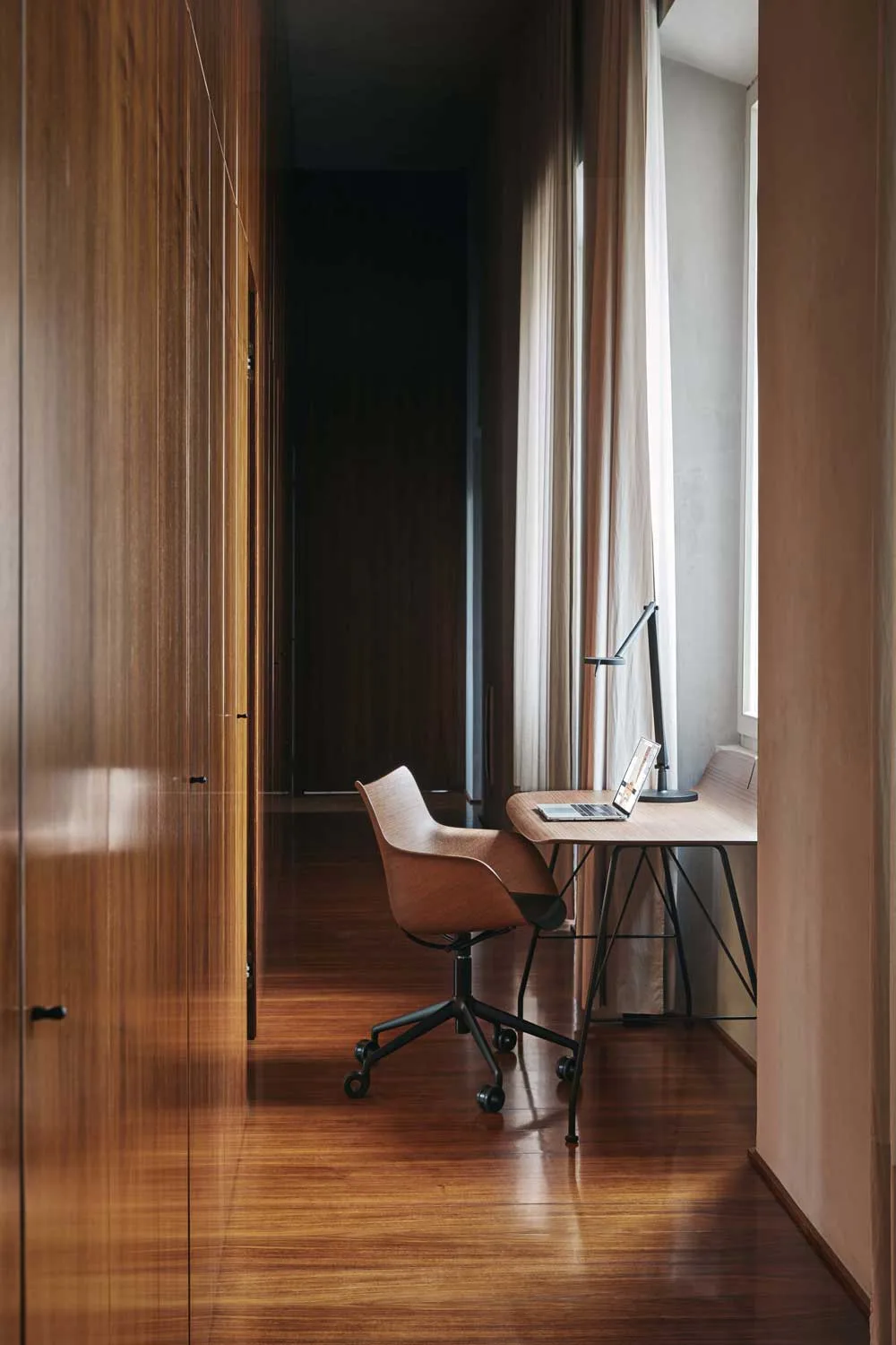 Kartell Earl of Wood — модель в интерьере — изображение 3