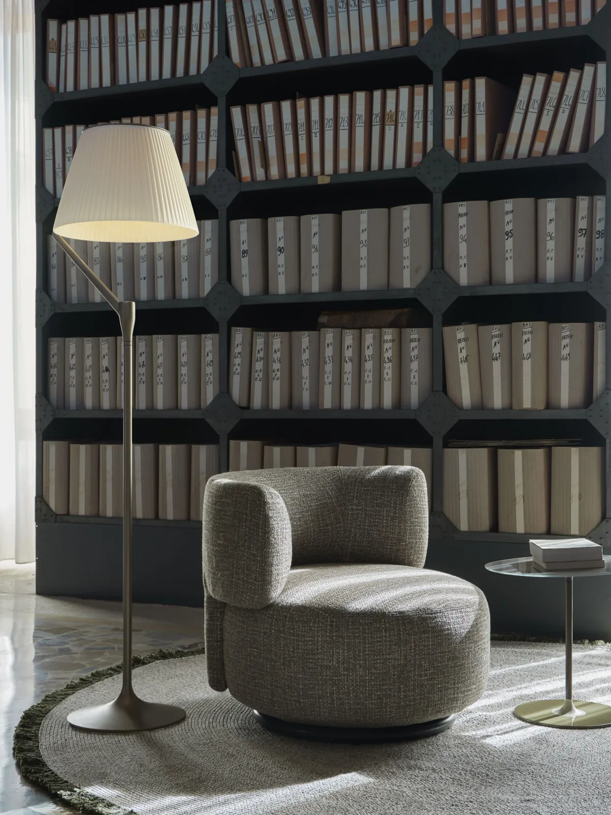 Kartell Angelo stone — модель в интерьере — изображение 4