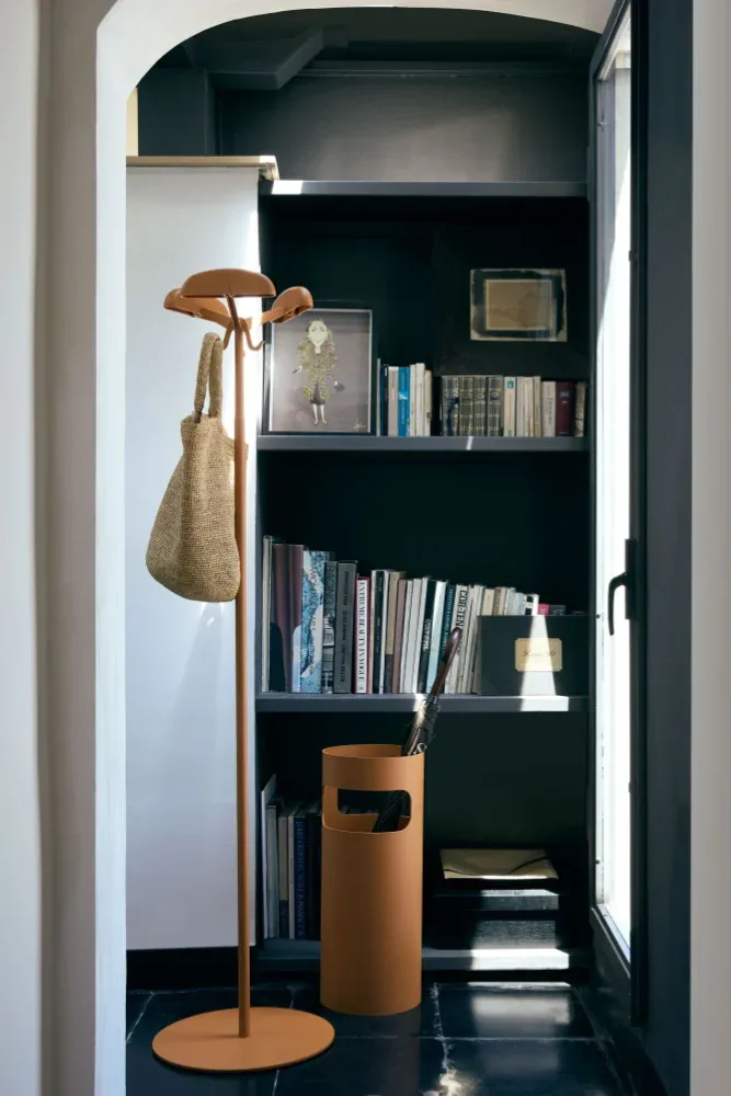 Kartell Portaombrelli — модель в интерьере — изображение 3