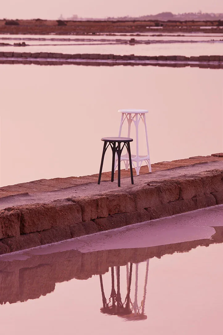 Kartell A.I. Stool Light — модель в интерьере — изображение 3