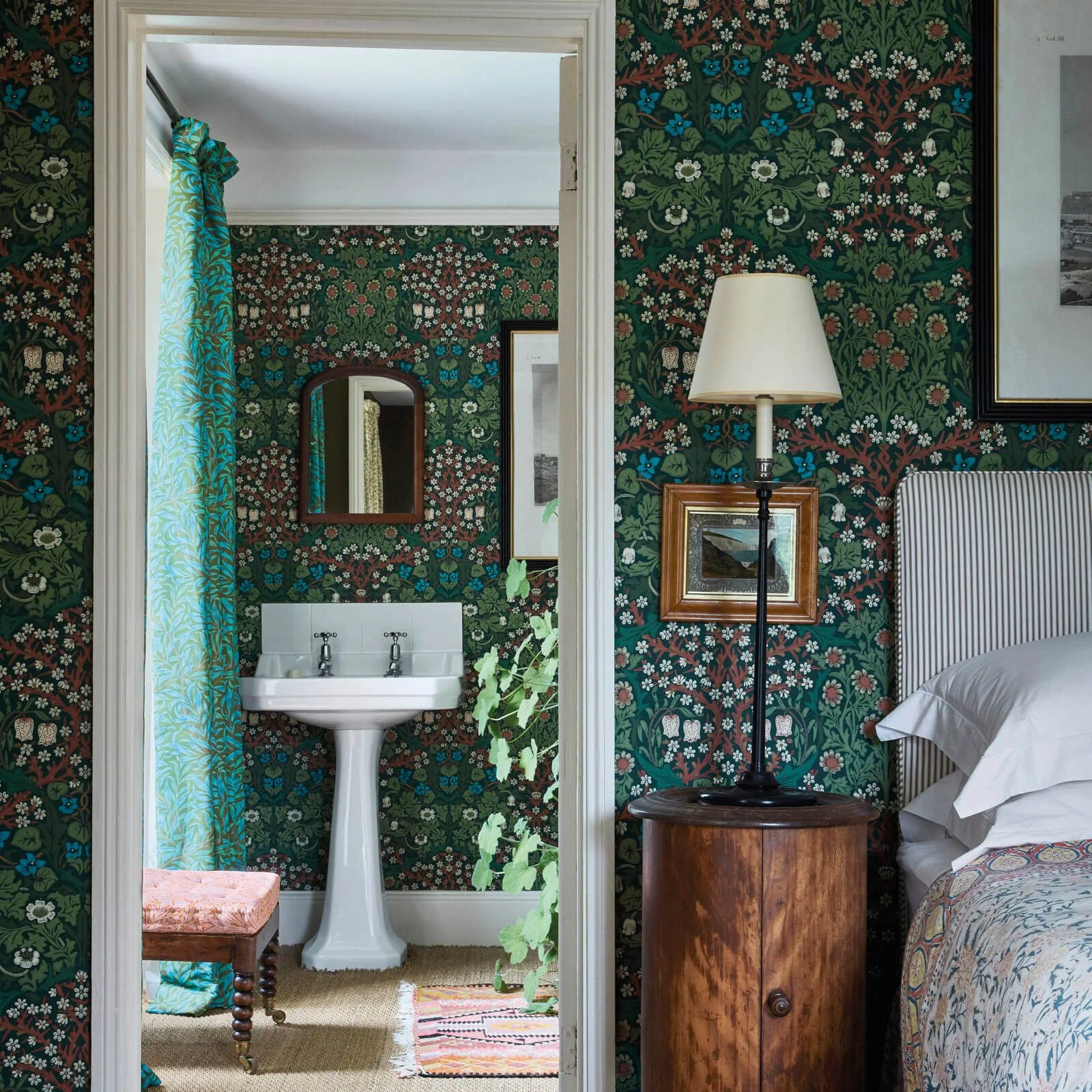 Queen Square Wallpapers — коллекция Morris & Co.