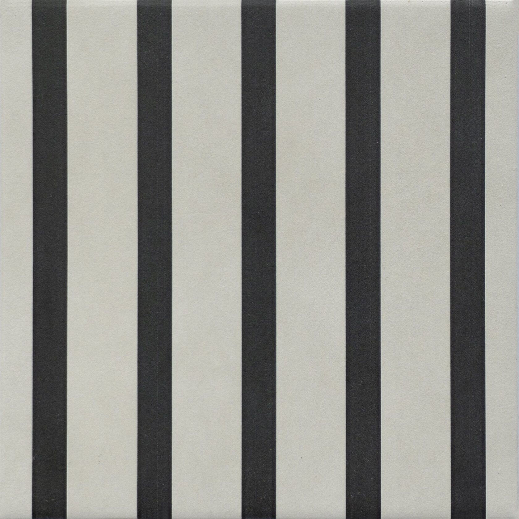 Grigio Tonalite, Labyrinth