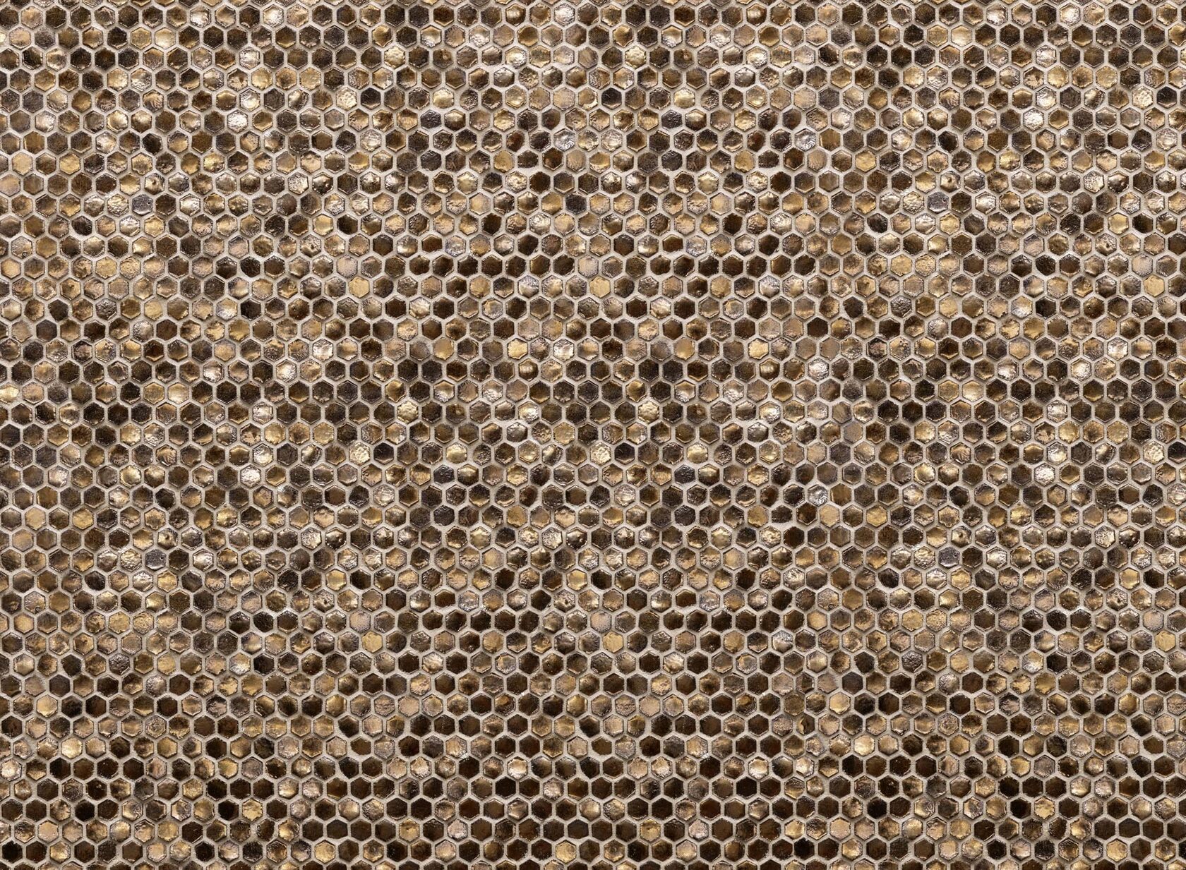 Honeycomb Glossy Oro Mutina, Phenomenon