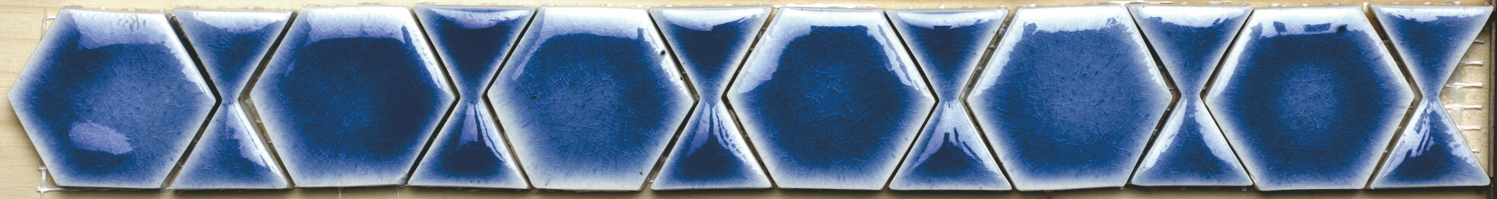 Fregio Esago Blu Tonalite, Kraklé