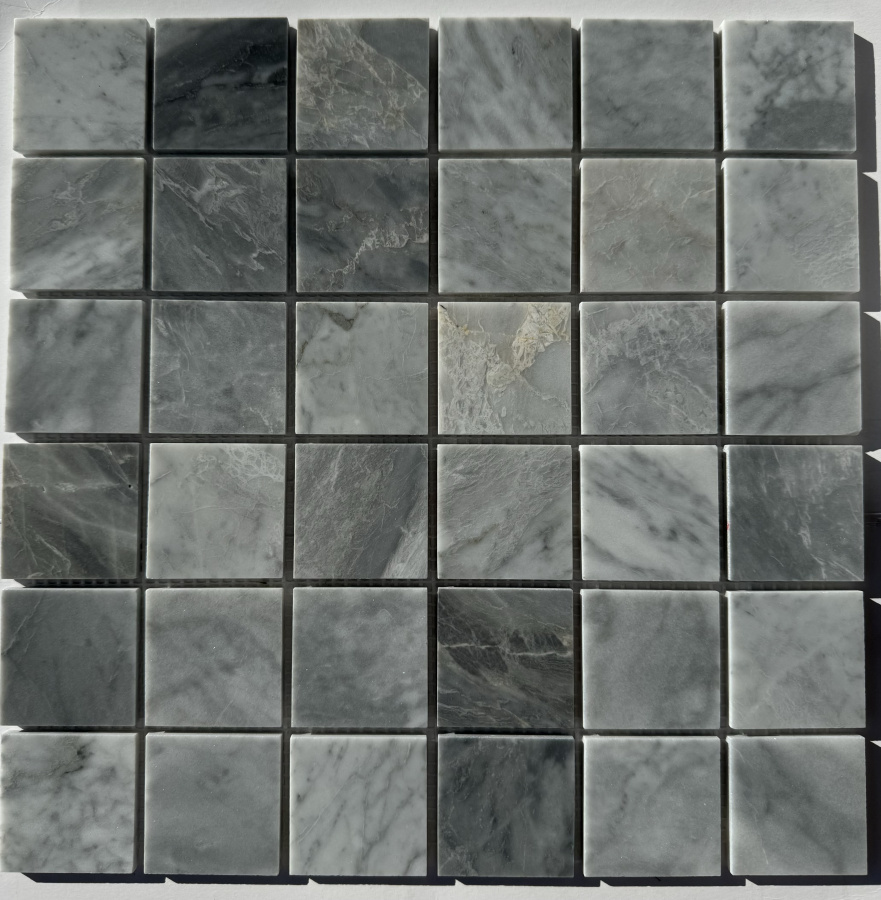 PIX 338 Ice Grey, чип 48х48 мм, сетка 305х305х6 мм, Полированная Pixel, Мрамор