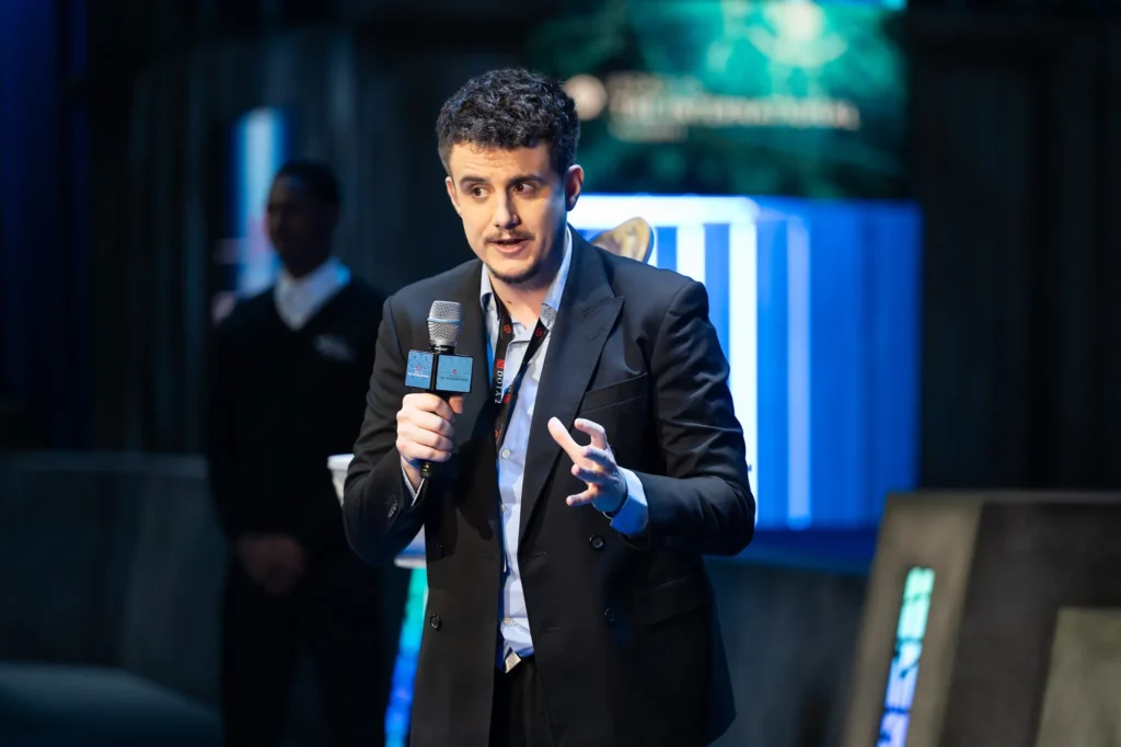 «Патчи — это боль для нас». Продукт-менеджер ESL FACEIT Group о выходе 7.41 во время ESL One Birmingham