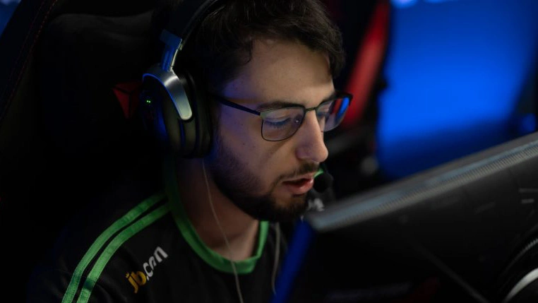 Mauisnake: «BC.Game должна убрать aragornN сию же секунду, а заодно купить пару игроков FaZe»