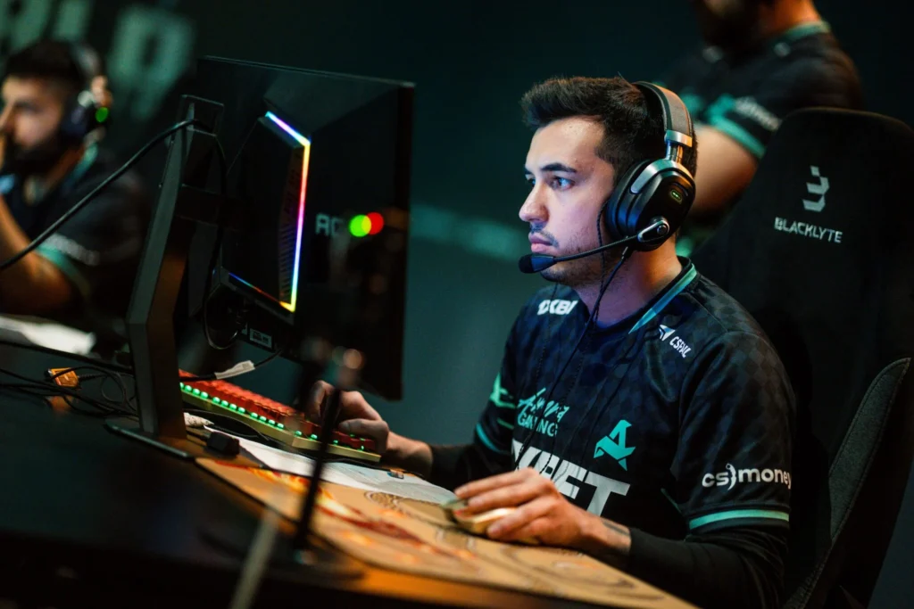 FaZe заинтересована в трансфере woxic из Aurora (Flank Esports)