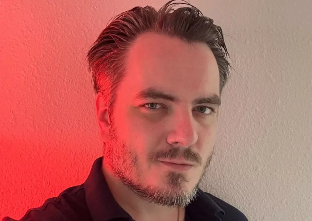 Почему стриминг - идеальная среда для развития парасоциальных отношений? Сталкинг, угрозы, нездоровые фанаты