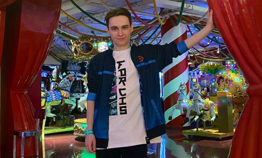 Smiling Knight об аналитике на Okko: «Работа классная, мне понравилось, но сил играть в Доту после студии не было»