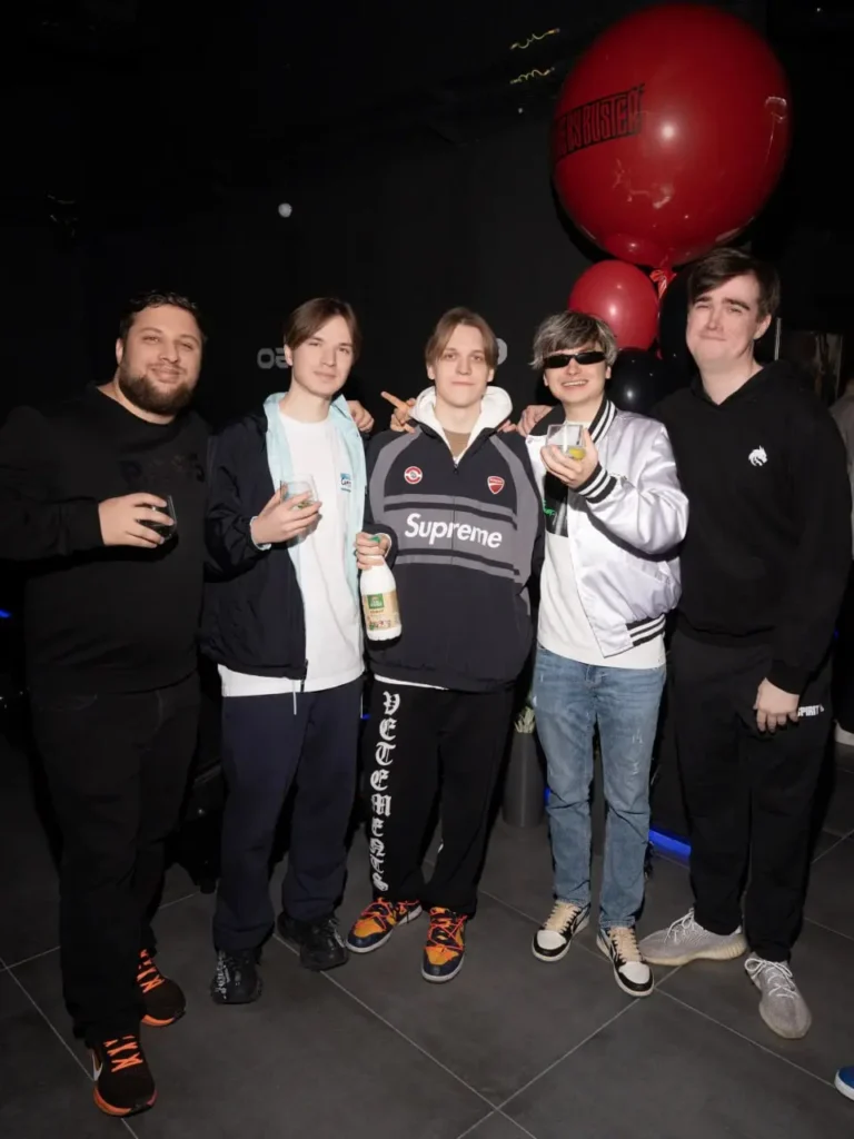Miposhka и Pure пришли на закрытое открытие компьютерного клуба RAMZES666 и Voodoosh