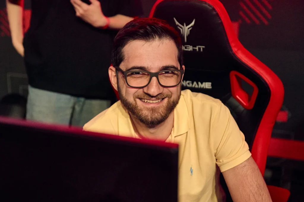 Накрутка, вытянутая вебка и карьера. Интерв