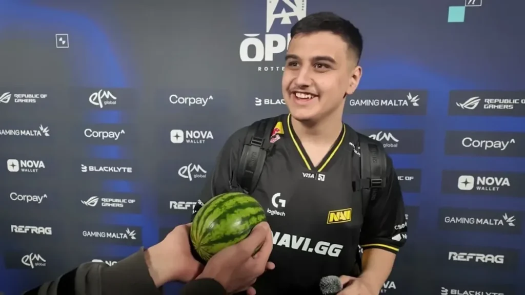 Ведущая NAVI обвинила команду Райза в расизме из-за арбуза в качестве подарка для