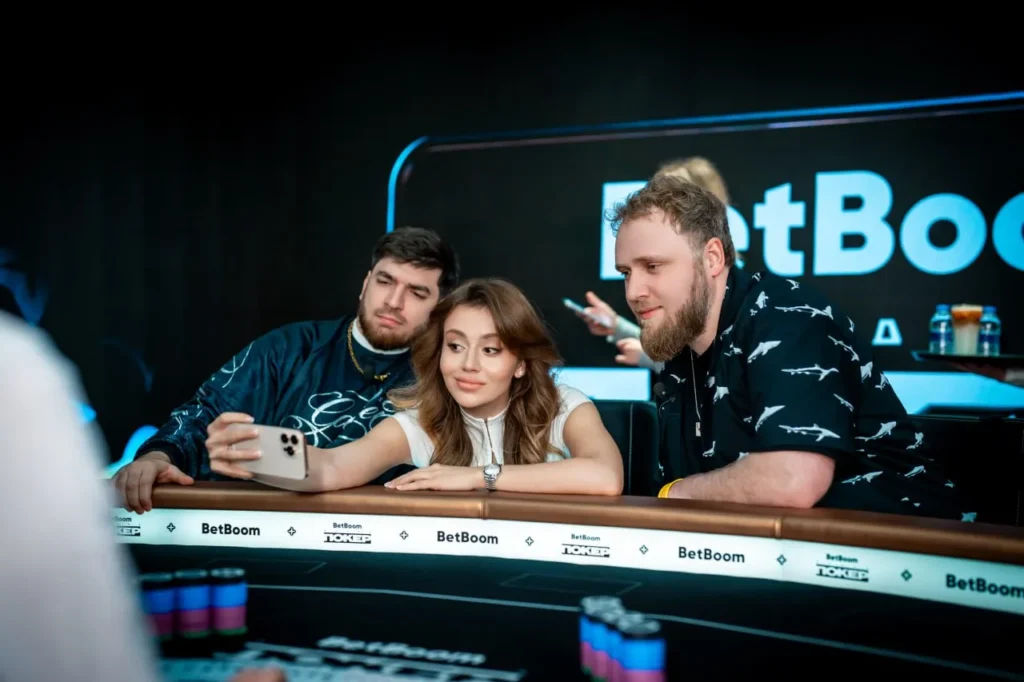 BetBoom Медиа Покер: третий день, полуфиналы лузеров и фавориты
