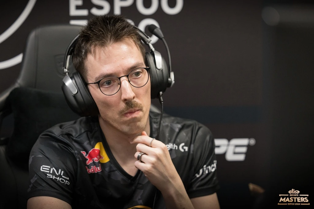 Профиль: enkay J. У нового тренера FaZe 8 лет опыта, но он впервые добрался до тир-1