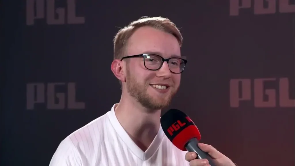 Falcons могут заменить Teses после IEM Cologne Major (Professeur)