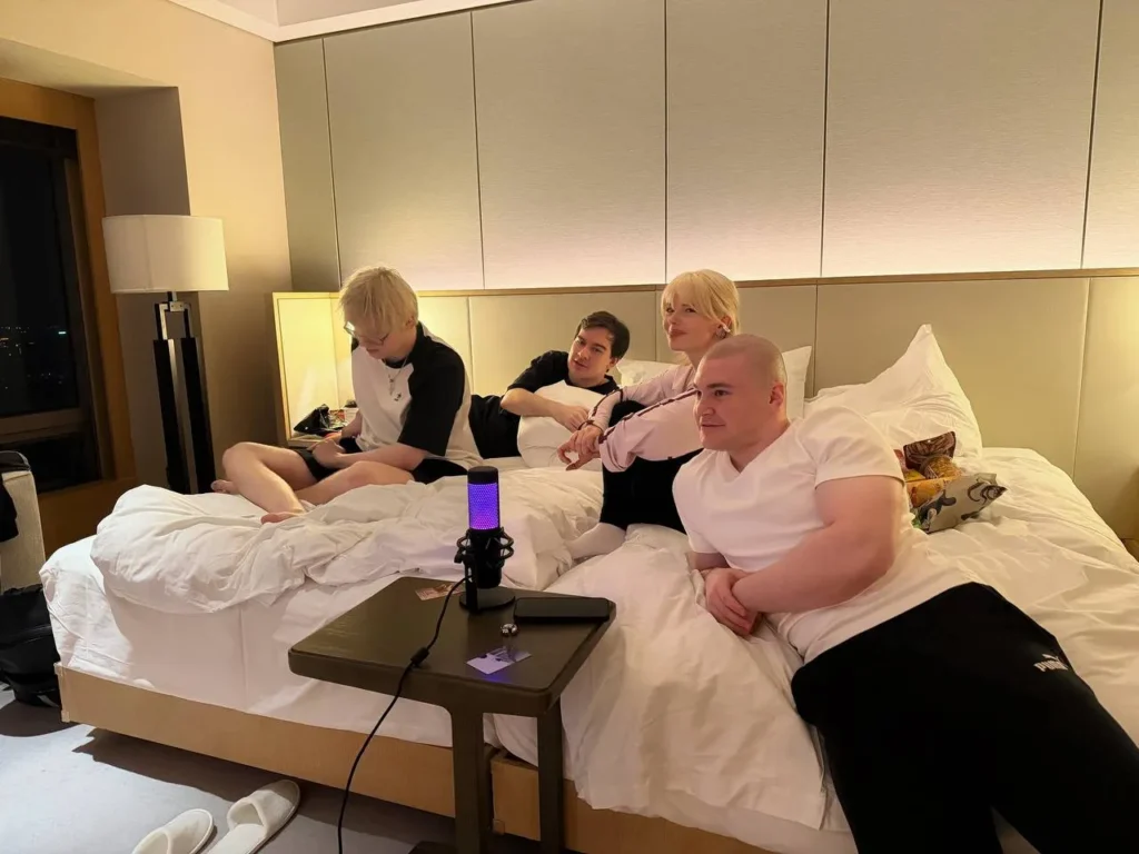 Bratishkin, Derzko69, Sorabi и Drakeoffc проводят первый стрим из Пекина