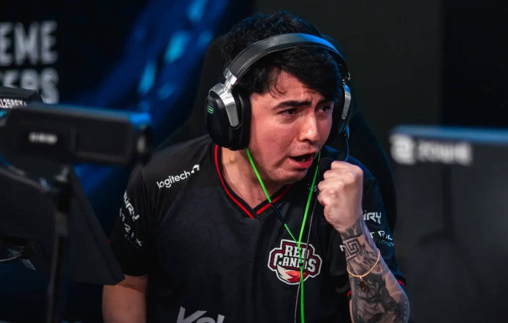 RED Canids перевели всех игроков и тренерский штаб в запас