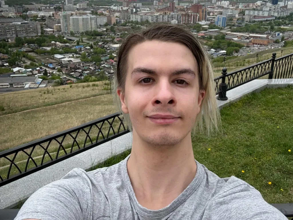 «Отвернулась и надела капюшон». Дора стала первой, кто отказал Ивану Золо в фотографии