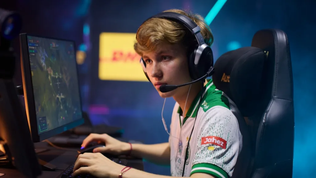 m0NESY назвал магией влияние karrigan на Team Falcons