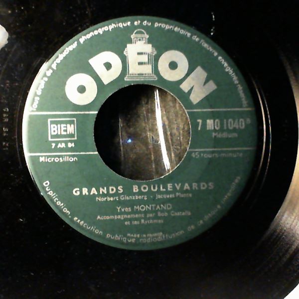 Yves Montand — Le Gamin De Paris