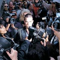 Robbie Williams — Life Thru A Lens