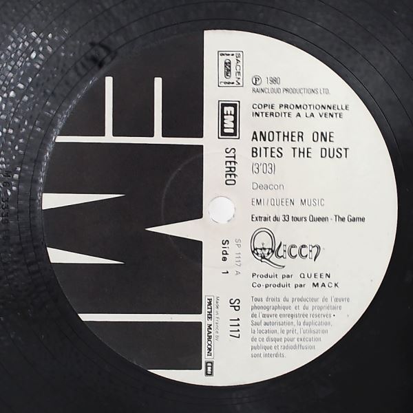 Queen — Another One Bites The Dust / Dragon Attack