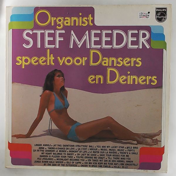 Meeder Stef — Organist Meeder Stef Speelt Voor Dansers En Deiners