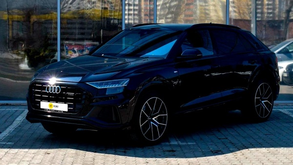 Audi Q8 412